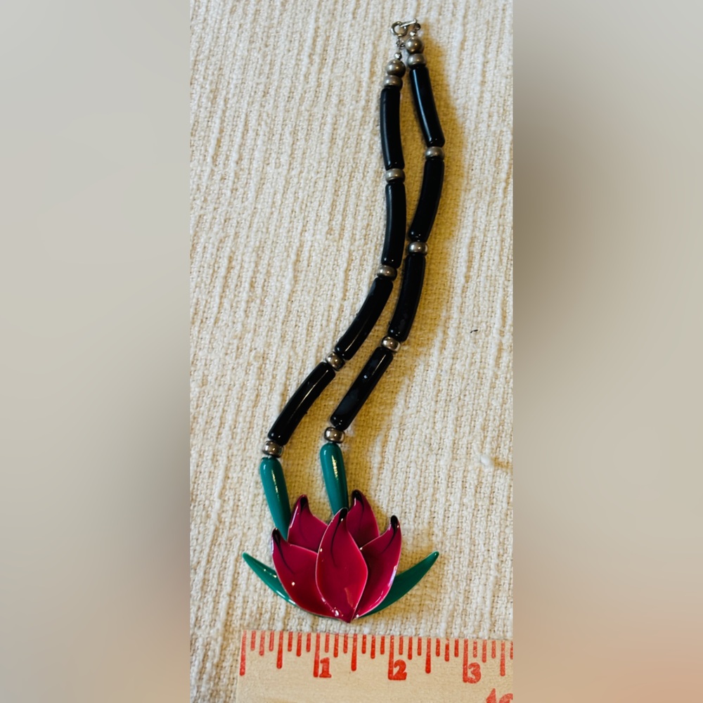 Vintage Lotus Beaded Necklace 1980s Hot Pink Lotus Flower - Picture 4 of 4